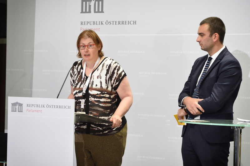 Elevator Pitches: Innovative Initiatives in National Parliament Visitor Centers