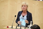 Nationalratsabgeordnete Gabriela Schwarz (V) am Rednerpult