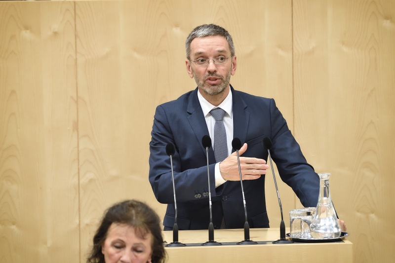Nationalratsabgeordneter Herbert Kickl (F) am Rednerpult