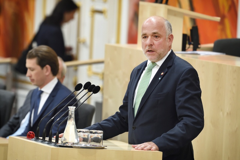 Nationalratsabgeordneter Martin Engelberg (V) am Rednerpult