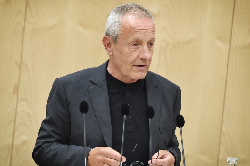 Nationalratsabgeordneter Peter Pilz (J) am Rednerpult