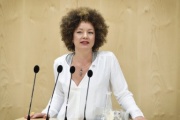 Nationalratsabgeordnete Martha Bißmann (OF) am Rednerpult