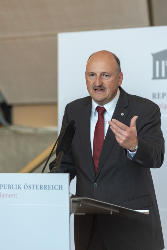 Grußworte durch Bernd Rützel