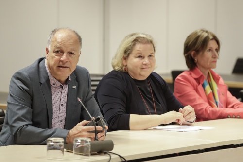 v.li.: Bundesratspräsident Ingo Appé (S), Bundesrätin Korinna Schumann (S) und Bundesrätin Andrea Eder-Gitschthaler (V)