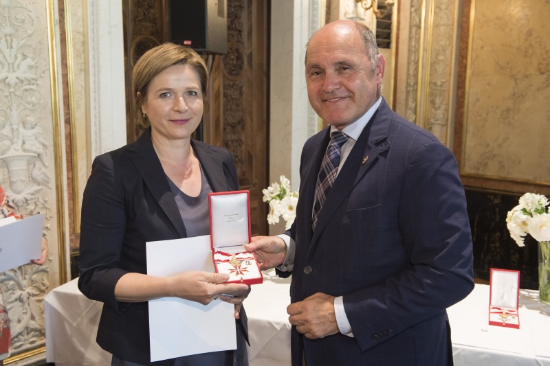 Von rechts: Nationalratspräsident Wolfgang Sobotka (V), Nationalratsabgeordnete a.D. Judith Schwentner (G)