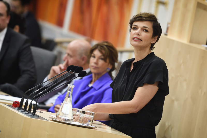 Klubobfrau Pamela Rendi-Wagner (S) am Wort