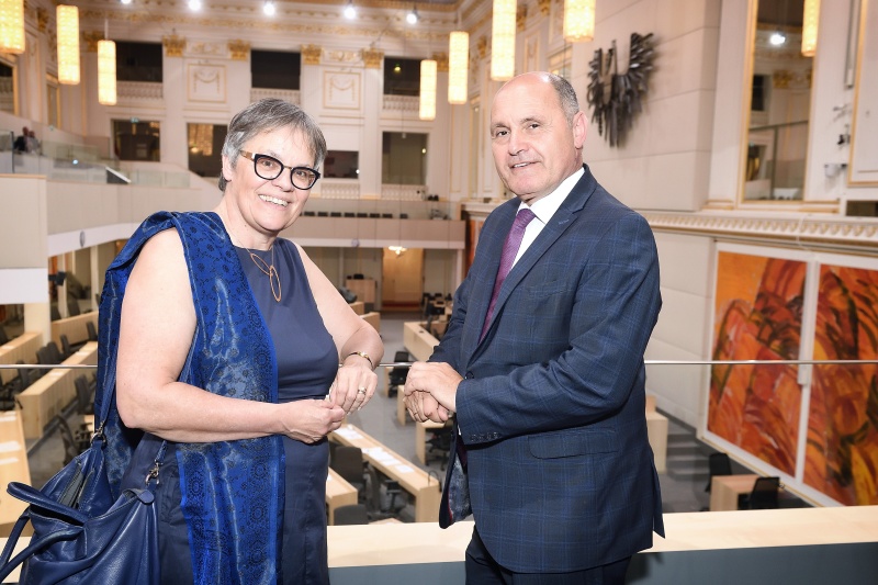 Rundgang durch das Parlament. Von links: Präsidentin der Parlamentarischen Versammlung des Europarates Liliane Maury Pasquier, Nationalratspräsident Wolfgang Sobotka (V)