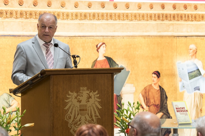 Am Rednerpult: Bundesratspräsident Ingo Appé (S)