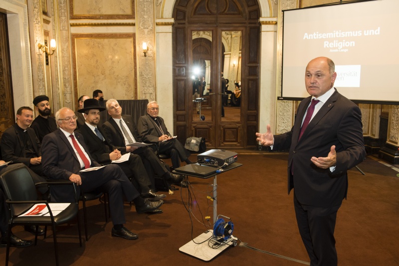 Nationalratspräsident Wolfgang Sobotka (V) vor Religionsvertretern