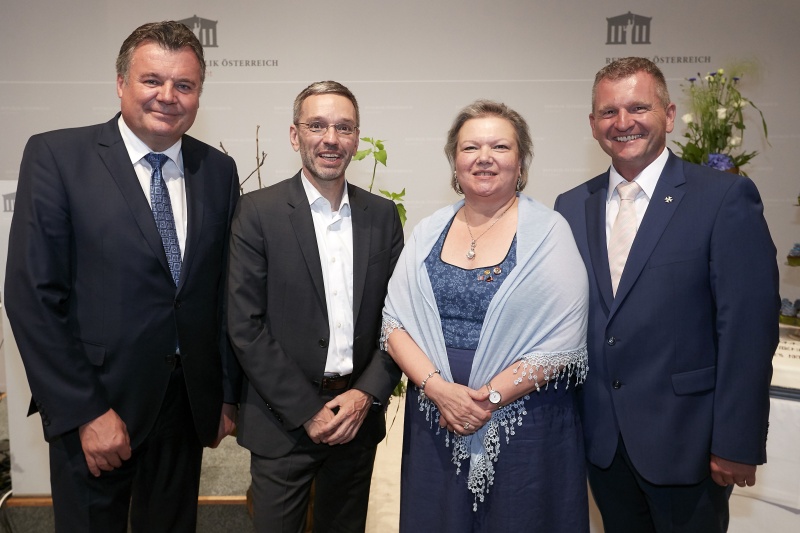 Von rechts: Norbert Kapeller VLÖ, Dritte Nationalratspräsidentin Anneliese Kitzmüller (F), Nationalratsabgeordneter Herbert Kickl (F), Günther Steinkellner, Landesrat für Infrastruktur Land Oberösterreich
