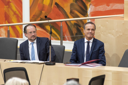von links: Außenminister Alexander Schallenberg, Finanzminister Eduard Müller