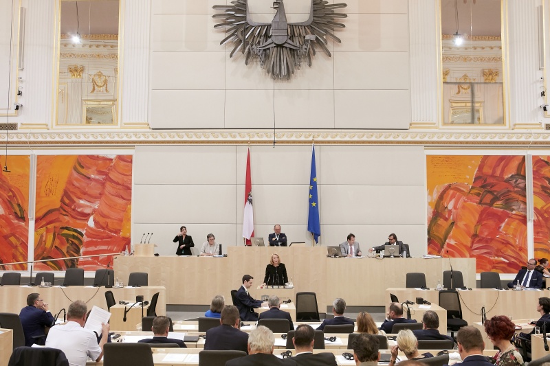 Am Rednerpult: Zweite Nationalratspräsidentin Doris Bures (S)