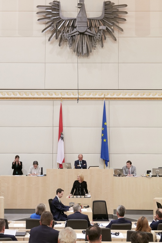 Am Rednerpult: Zweite Nationalratspräsidentin Doris Bures (S)