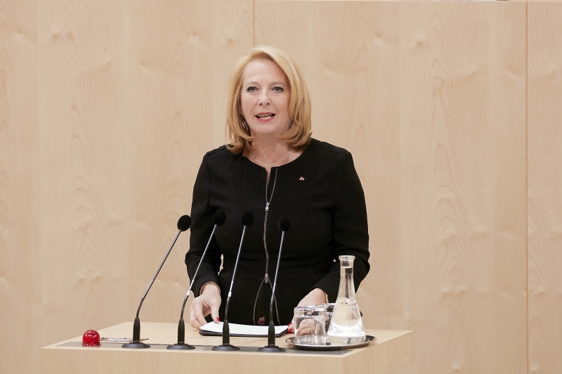 Am Rednerpult: Zweite Nationalratspräsidentin Doris Bures (S)
