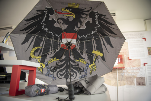 Regenschirm mit Adler