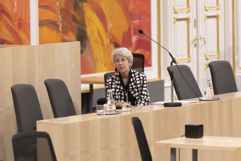 Wirtschaftsministerin Elisabeth Udolf-Strobl auf der Regierungsbank