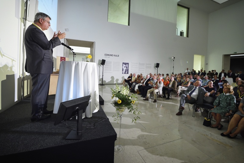 Generaldirektor Münze Österreich Gerhard Starsich am Wort. Blick Richtung VeranstaltungsteilnehmerInnen