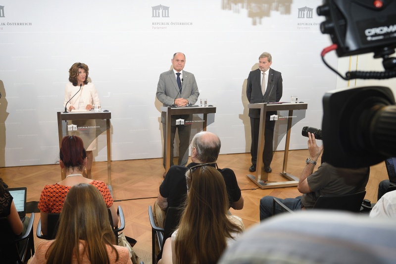 Von links: Bundeskanzlerin Brigitte Bierlein, Nationalratspräsident Wolfgang Sobotka (V), EU-Kommissar Johannes Hahn