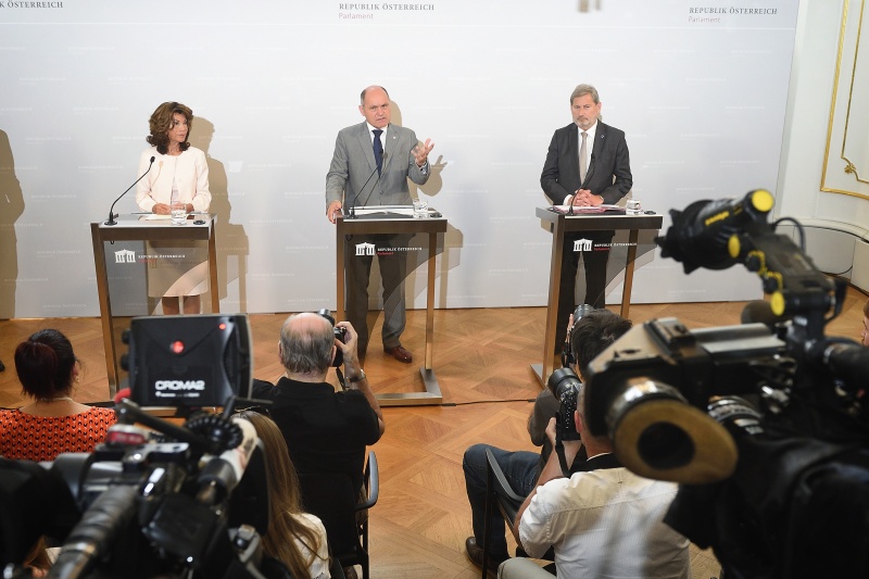 Von links: Bundeskanzlerin Brigitte Bierlein, Nationalratspräsident Wolfgang Sobotka (V), EU-Kommissar Johannes Hahn