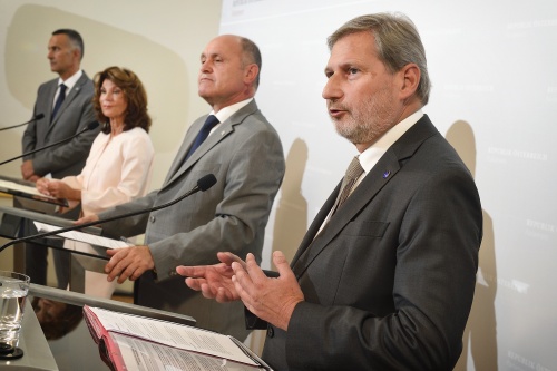 Von links: Bundeskanzlerin Brigitte Bierlein, Nationalratspräsident Wolfgang Sobotka (V), EU-Kommissar Johannes Hahn