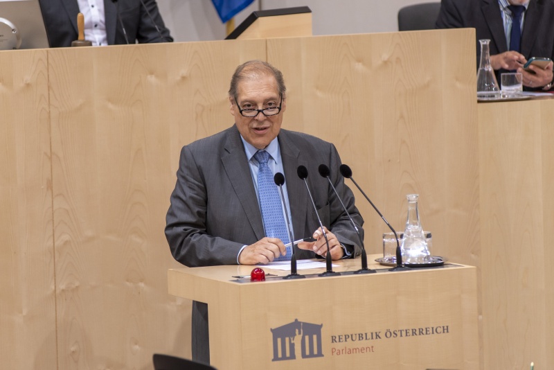 Abgeordneter Wolfgang Beer (S) am Wort