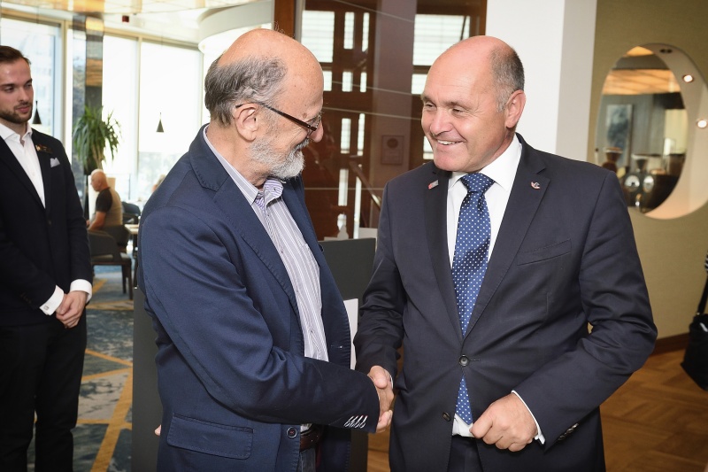 Von links: Journalist Adam Krzemiński, Nationalratspräsident Wolfgang Sobotka (V)