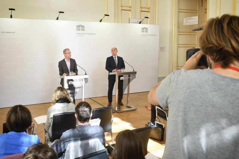 Von links: Daniel Landau, Nationalratspräsident Wolfgang Sobotka (V)