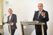 Von links: Daniel Landau, Nationalratspräsident Wolfgang Sobotka (V)