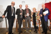 Von links: Journalist Peter-Matthias Gaede, Gregor Auenhammer,  Preisträger Stefan Boness, Gisela Keyser, Organisator Lois Lammerhuber