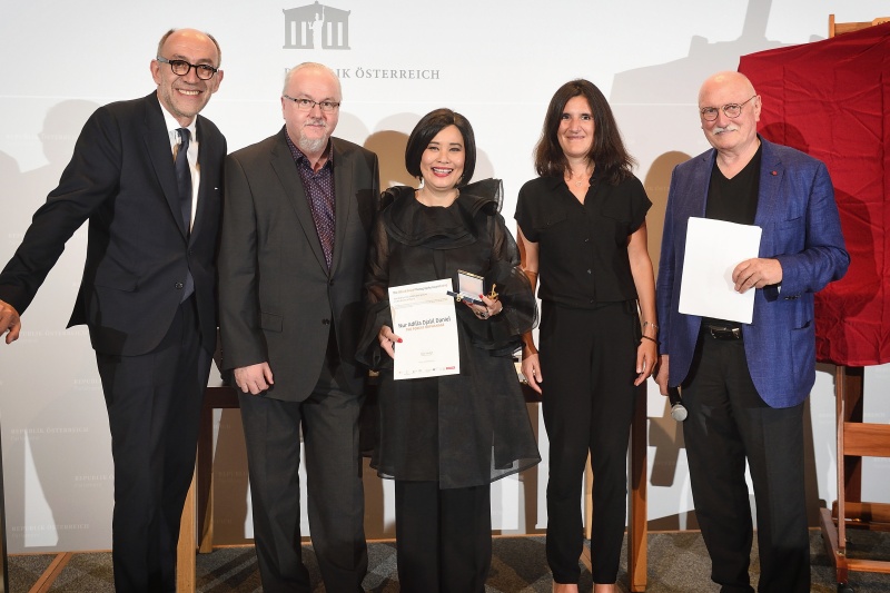 Von links: Journalist Peter-Matthias Gaede, Gerhard Hinterleitner, Preisträgerin Nur Adilla Djalil Daniel, Kathirn Kosaca, Organisator Lois Lammerhuber