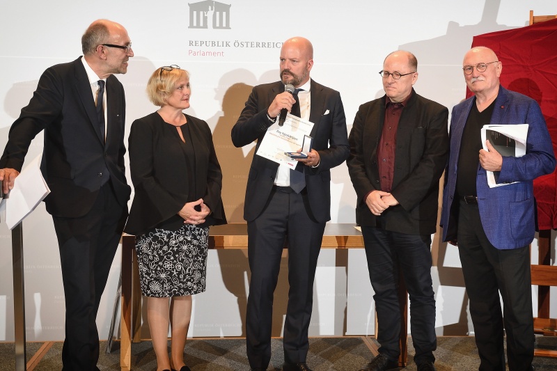 Von links: Journalist Peter-Matthias Gaede, Veranstaltungsteilnehmerin,  Lars Boering, Veranstaltungsteilnehmer, Organisator Lois Lammerhuber