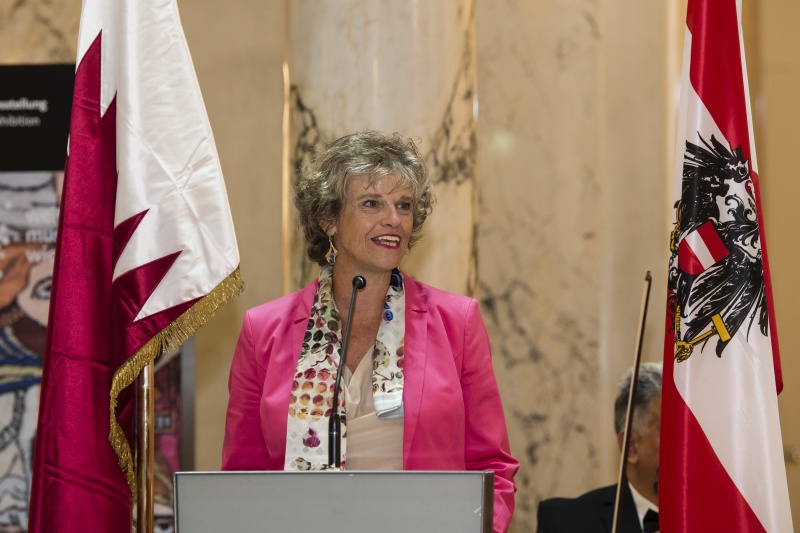 Ausstellungseröffnung im Weltmuseum Wien. Am Rednerpult: Generaldirektorin KHM-Museumsverband Sabine Haag