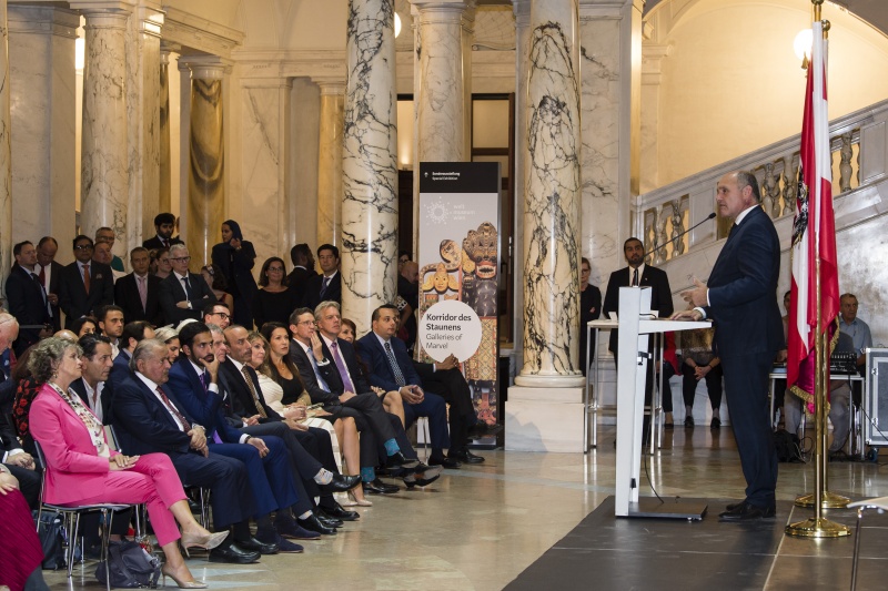 Ausstellungseröffnung im Weltmuseum Wien. Am Rednerpult: Nationalratspräsident Wolfgang Sobotka (V). Blick Richtung VeranstaltungsteilnehmerInnen