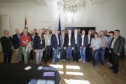 Bürgermeisterinnen und Bürgermeister des Bezirks Lilienfeld mit Bundesratspräsident Karl Bader (V) (Mitte)