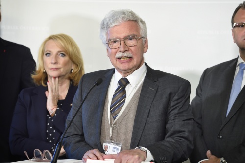 Von links: Zweite Nationalratspräsidentin Doris Bures (S), Verfahrensrichter Eduard Strauss