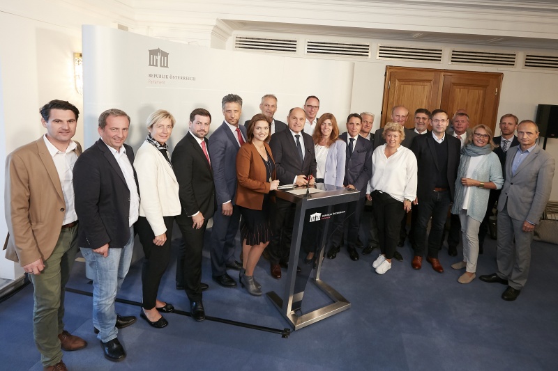 Gruppenfoto Untersuchungsausschuss Eurofighter