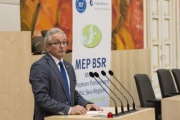 Am Rednerpult: Bundesratspräsident Karl Bader (V)