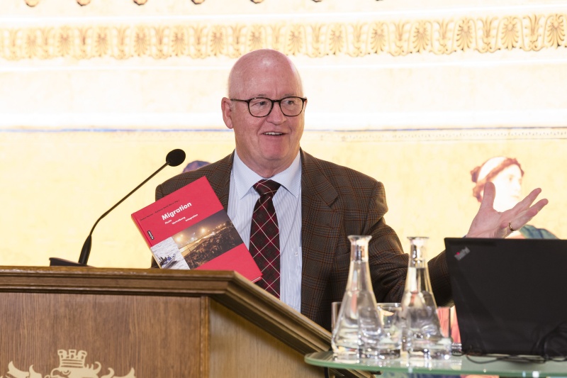 Am Rednerpult: Buchherausgeber Stefan Karner