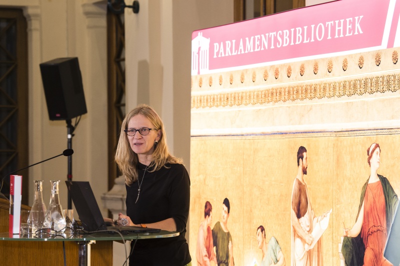 Am Rednerpult: Christiane Hintermann