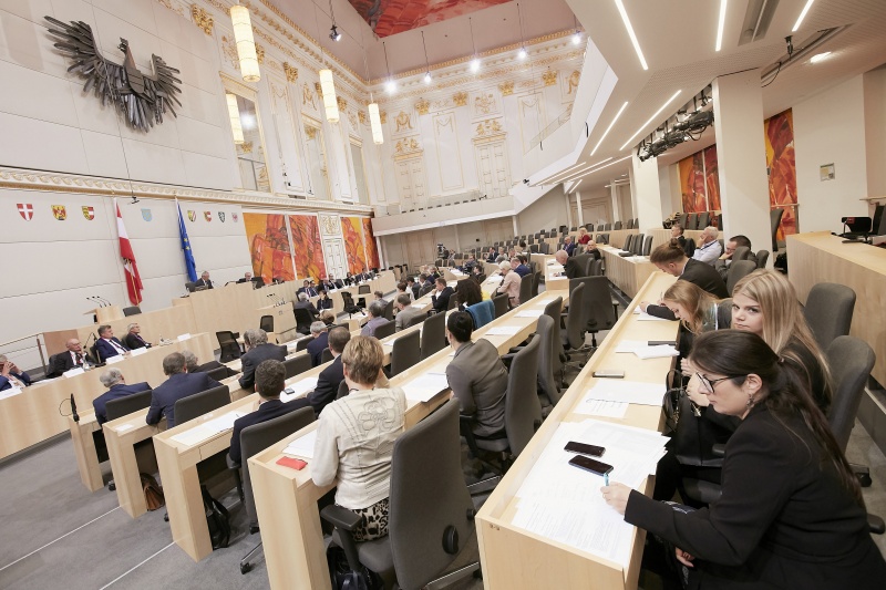 Schlussworte durch Bundesratspräsident Karl Bader (V). Blick Richtung VeranstaltungsteilnemerInnen