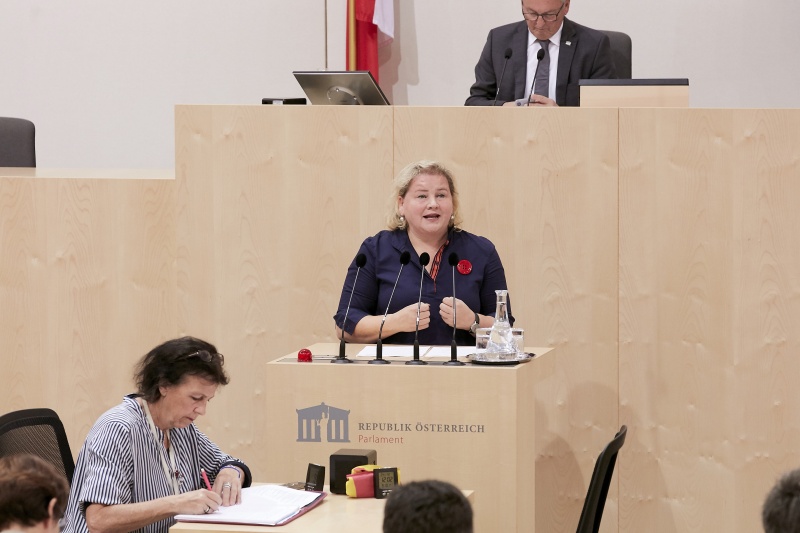 Stellungnahme durch Bundesrätin Korinna Schumann (S)