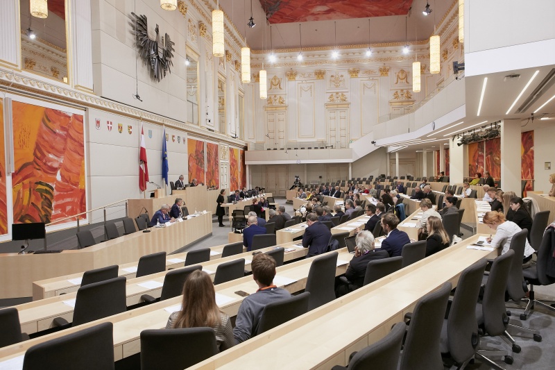 Blick Richtung SitzungsteilnehmerInnen