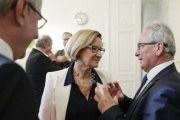 Von Rechts: Bundesratspräsident Karl Bader im Gespräch mit Landeshauptfrau Johanna Mikl-Leitner