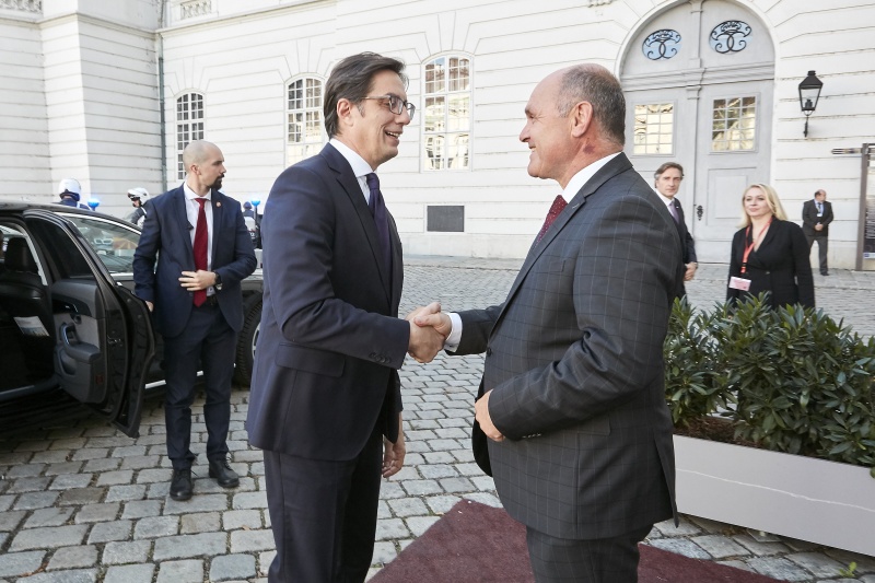 Von rechts: Nationalratspräsident Wolfgang Sobotka (V), Präsident der Republik Nordmazedonien Stevo Penadorvski