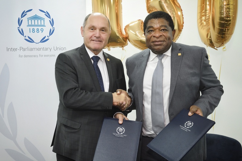 Unterzeichnung des Memorandum of Understanding für die 5. IPU-Weltkonferenz 2020 in Wien. Von links: Nationalratspräsident Wolfgang Sobotka (V), IPU-Generalsekretär Martin Chungong