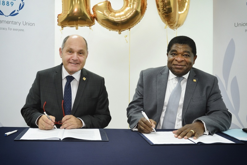 Unterzeichnung des Memorandum of Understanding für die 5. IPU-Weltkonferenz 2020 in Wien. Von links: Nationalratspräsident Wolfgang Sobotka (V), IPU-Generalsekretär Martin Chungong