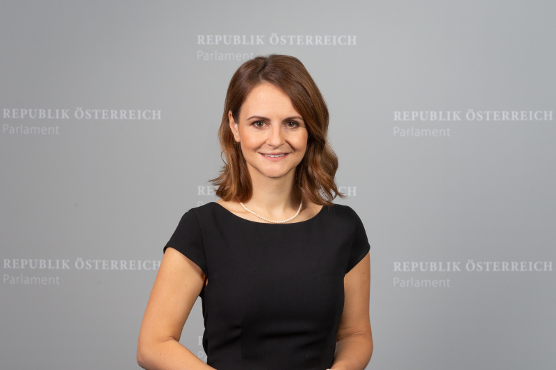 Corinna Scharzenberger