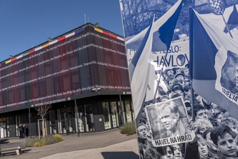 Bespannung der Pavillons am Heldenplatz