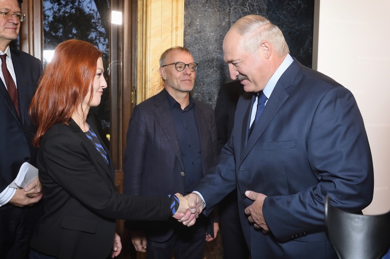 Von links: Nationalratsabgeordnete Ewa Ernst-Dziedzic (G), Präsident der Republik Belarus Aleksandr Lukashenko