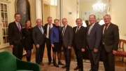 Gruppenfoto mit Bundesratspräsident Karl Bader (V) (Mitte) und VeranstaltungsteilnehmerInnen
